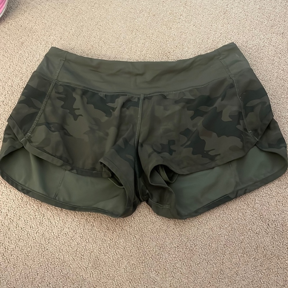 Lululemon speed ups size 4, low rise 2.5 inch inseam